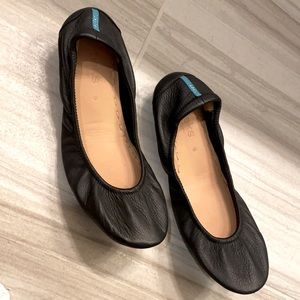 Tieks flats black